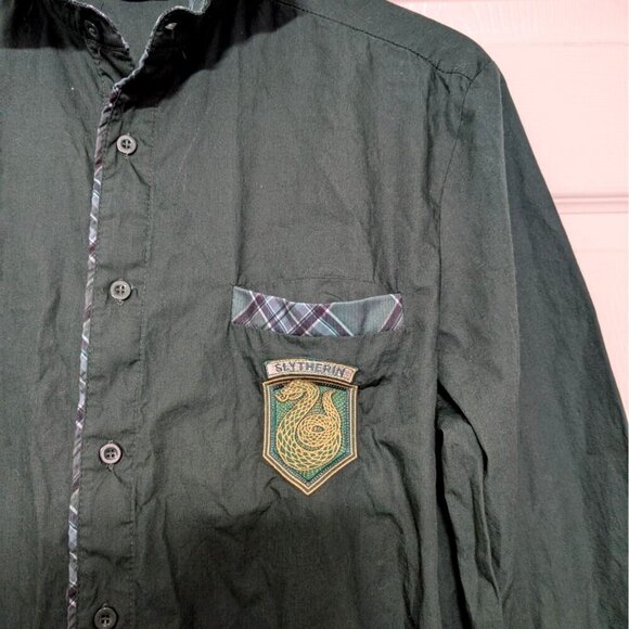 Wizarding World Harry Potter Embroidered Slytherin Shirt Mens Size Small Green - Picture 2 of 8